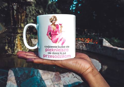 Personalizowany kubek z grafiką „Codziennie budze sie piekniejsza"